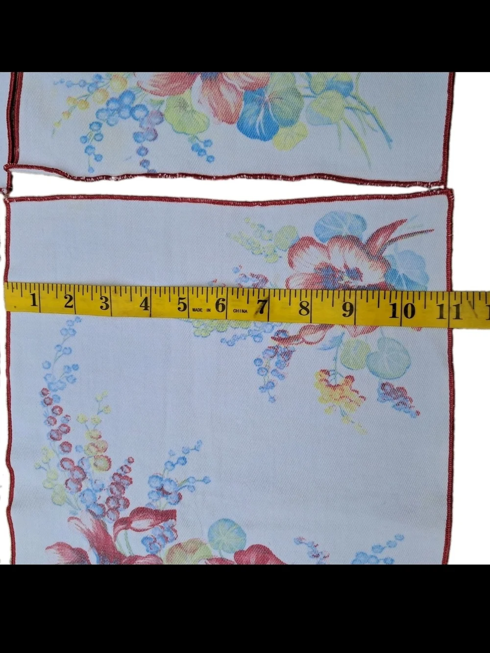 Vtg Floral Placemats Set 4 White Red Serged Edge Cotton Twill Midcentury *stain*